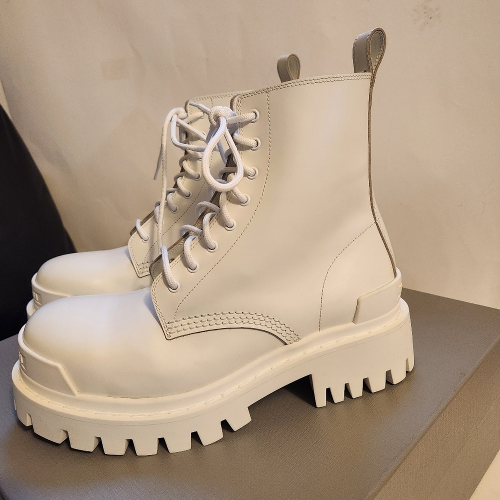 Balenciaga Strike Bootie size 37 BNWB - Picture 8 of 13